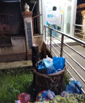Miris, Anjungan Tunai Mandiri (ATM) di Depan Mapolres Langsa, Jalan Lintas Medan Banda Aceh jadi Tempat Pembuangan Sampah