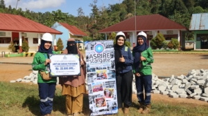 Wujudkan Lingkungan Belajar Lebih Nyaman, PT Stargate Pasific Resources Dukung Penataan Halaman SDN 5 Langgikima   