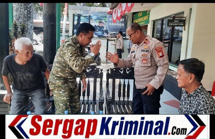 HUT ke – 81 TNI, Kapolsek Tamalate Sampaikan Ucapan Selamat ke Koramil 1408-09/Tamalate.